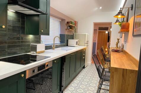 ALL EN-SUITES // Luxury 2 Bed // Boultham Ave // June 2027 photo 4