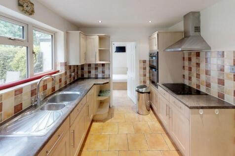 Applegarth Avenue, Guildford, GU2 photo 4