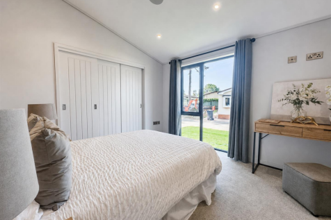 Spring-Lodge-11a-Thames-road-3d333a61-6.png