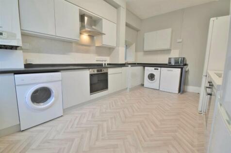 7 BED HOUSE - CROOKESMOOR photo 3