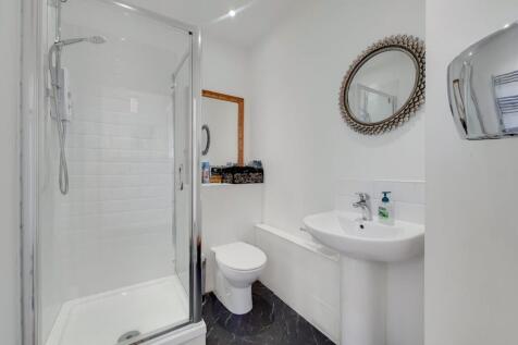 12_Shower Room 10.jpg