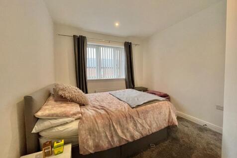 Lodge Place, Widnes, Cheshire, WA8 photo 4