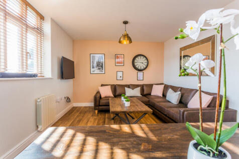St Hilds Flat 3 living room 5