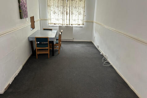 Semi-detached house to rent Southway, Leamington 