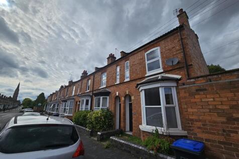 4-bed terraced on 123 Tachbrook Street, Leamington Spa, £2,200/mo