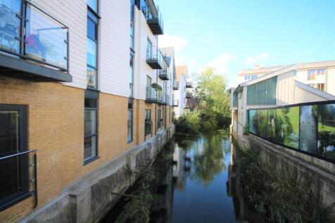 P1567 View of river over bridge.JPG
