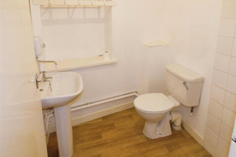 Retail Property (high street) to rent Image 7