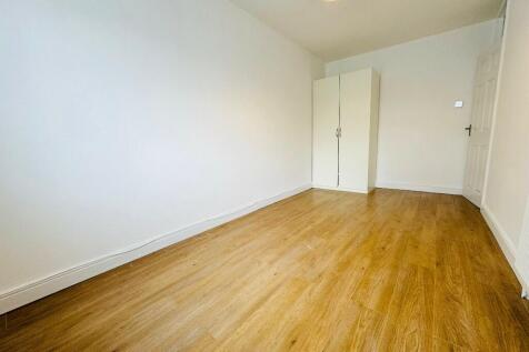 Lowther Road, Dunstable, Bedfordshire, LU6 photo 3
