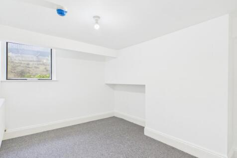 CAM01740G0-PR0571-STILL007