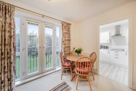 1388413-11-693fea...