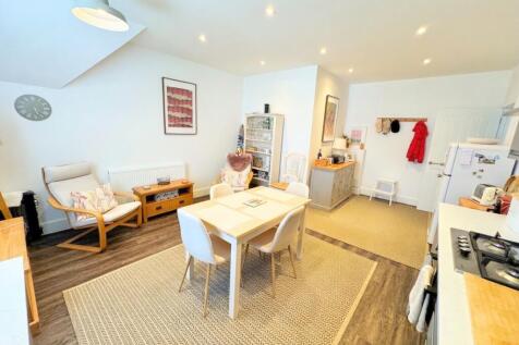 Lounge / kitchen