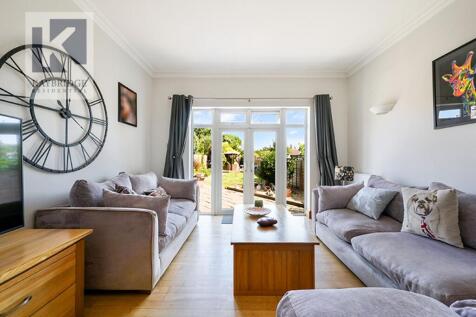 The Warren, Worcester Park - KT4 7DL