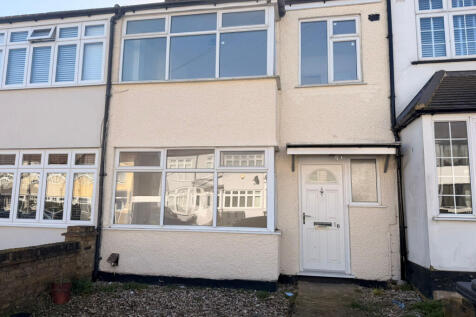 Spacious 3 Bedroom House in Hornchurch on Benets 