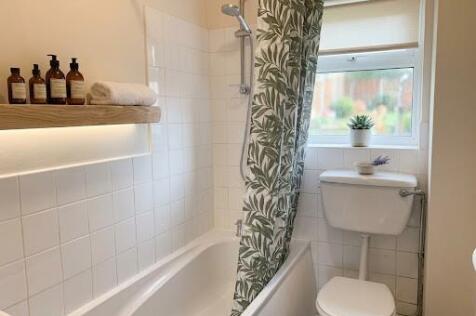 Bathroom a.jpg
