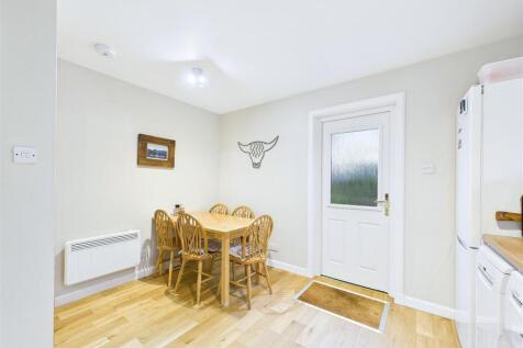 Kitchen &amp; Dining Area