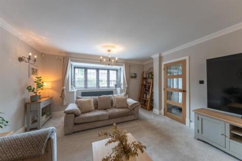 18 Royal Garden-034.jpg