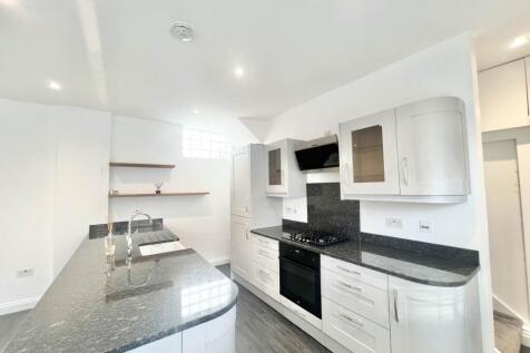 Victoria Road, Brentwood photo 3