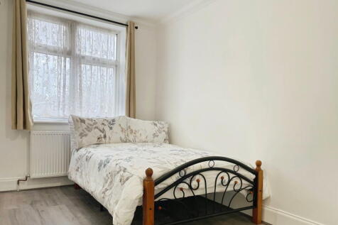 1 Bedroom House in EN3 5RR