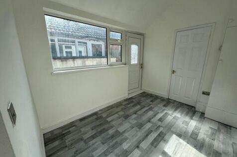 25 The Square, Grimsby photo 5