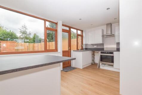 Ludlow Grove, Bromborough, Wirral photo 4
