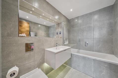 En Suite Bathroom: