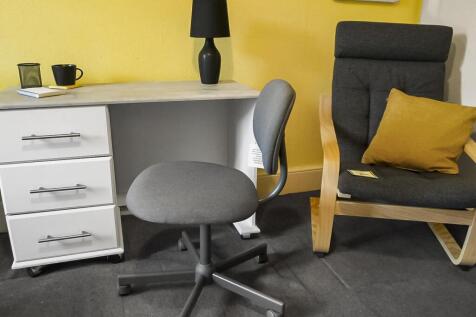 Room 5 - Desk 2.jpg