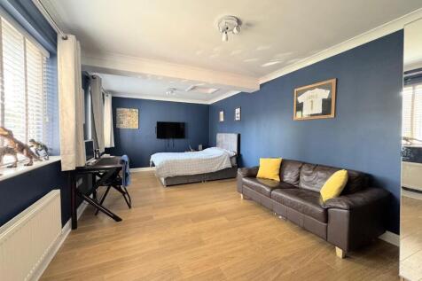 VERSATILE RECEPTION ROOM