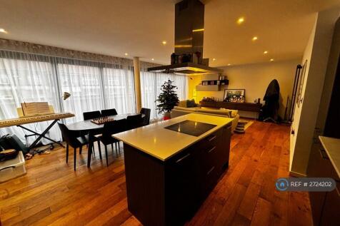 Living Room / Kitchen