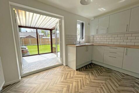 Chelsea Close, Shaw photo 5