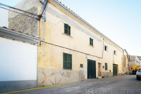 TOWNHOUSE IN CAMPANET WITH UNIQUE VIEWS