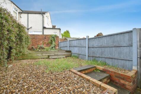 REAR GARDEN.jpg