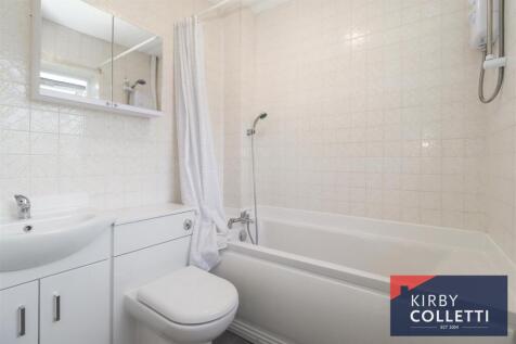 EN SUITE BATHROOM