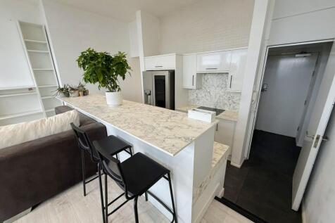 2-bed apartment on Shaw Street, The Collegiate, L6, £1,200/mo