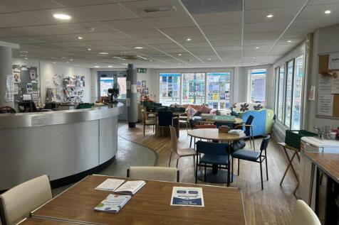 Retail Property (high street) to rent Image 6