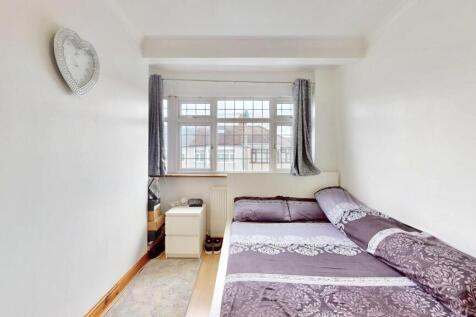 21-Tenterden-Road-02262025_220123 3.jpg