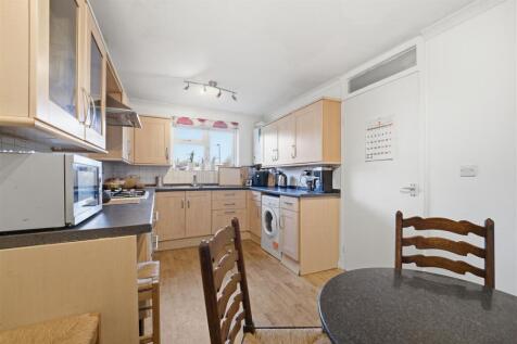 76 Tennyson Kitchen.jpg