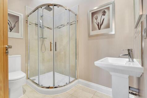 Principal Bedroom En-Suite