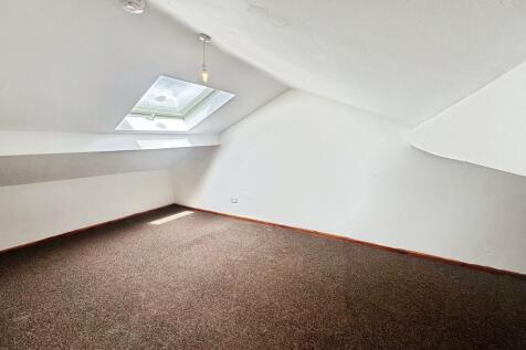 Flat Above 65 Halifax Road photo 5