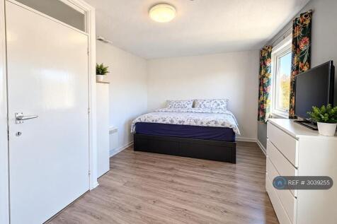 Copperfield, Chigwell, IG7 photo 4