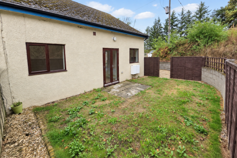 1 More House - Garden