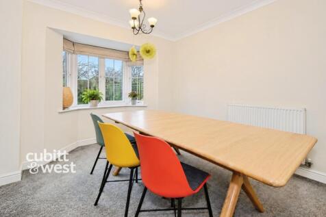 Caspian Close Fishbourne PO18 photo 4