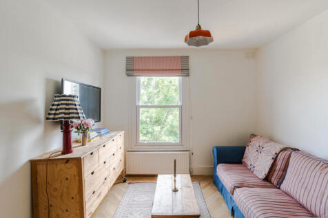 348647 - 4, 151 Gipsy Road-15.jpeg