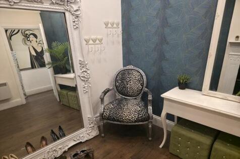 Retail Property (high street) to rent Image 5