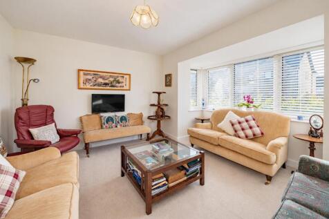 14 Strathgray Road Dundee-7.jpg