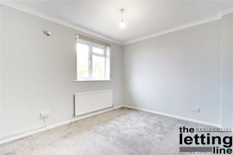 Robertson Close, Broxbourne, Hertfordshire, EN10 photo 2