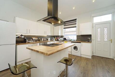 4-bed terraced on Bennett Road, Leeds, £2,427/mo