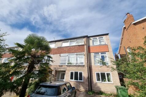 9-bed terraced on 49 Russell Terrace, Leamington Spa, £5,850/mo