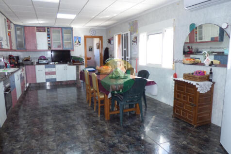 4 Bedroom Semi-Detached For Sale-LCANOVAS07-26