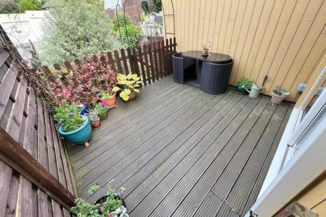 Annexe Decked Garden