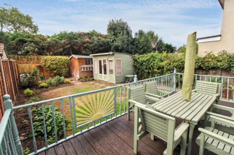 Deck to Rear Garden